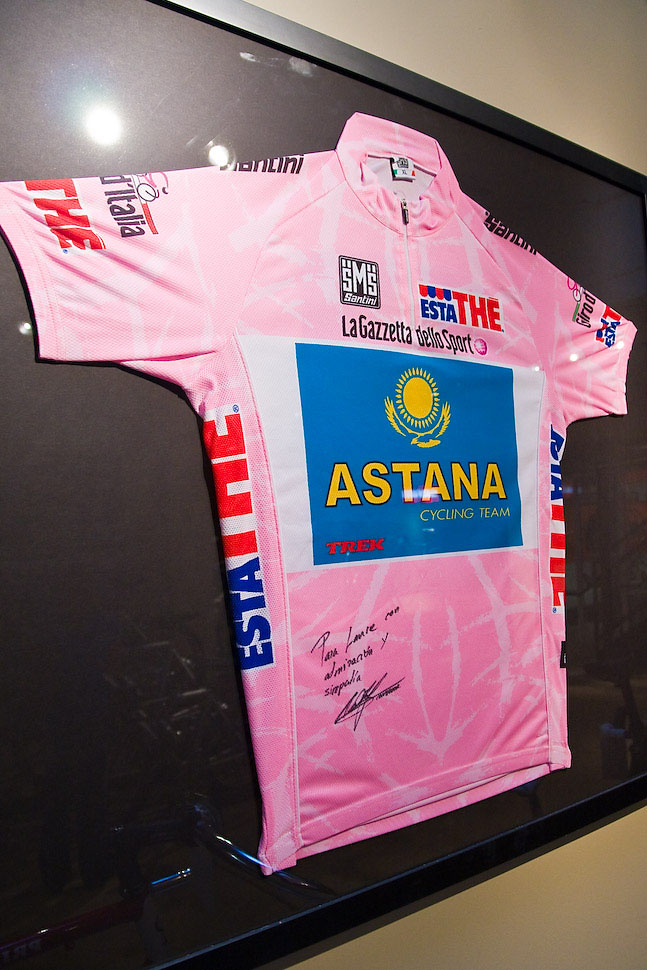 Alberto Contador's Giro d' Italia Jersey dedicated to Lance Armstrong